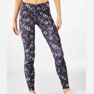 NWOT Fabletics Gray Floral Pure Luxe Leggings